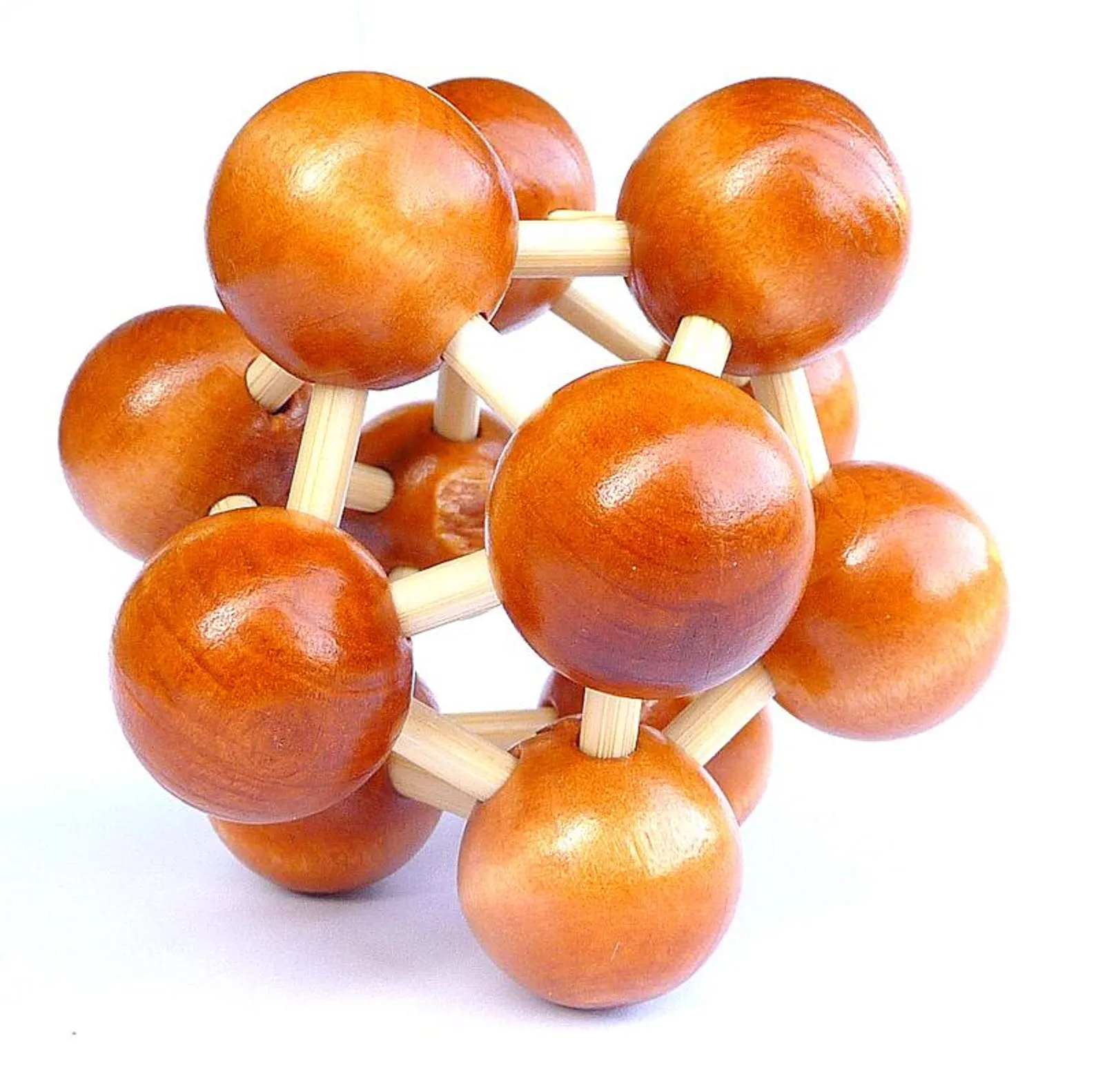 Molecule Inspired Wooden Cluster Assembly Puzzle